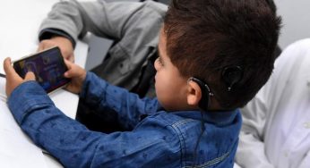 25 de febrero, día del implante coclear: El oído biónico o implante coclear es una opción para más de cien chilenos con pérdida auditiva