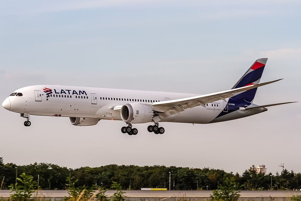LATAM dispone vuelos especiales para repatriar a sus pasajeros