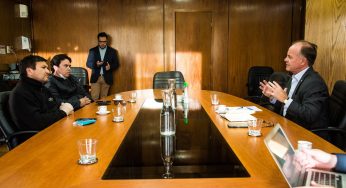 Ministro Walker se reúne con los distintos gremios vinculados a la elaboración del pan para analizar la situación de la industria en Chile: "No hay razón para subir el precio”
