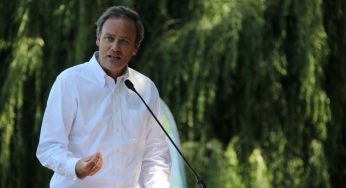 Ministro Felipe Ward anuncia que más de 15 mil familias se verán beneficiadas este año con la Tarjeta Banco de Materiales