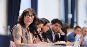 Gobierno se reúne con empresas y ONGs para canalizar apoyo a familias afectadas por incendio en Viña del Mar