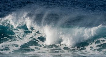 Olas de hasta 2.3 metros en Bahía de Valparaíso: evento de marejadas viene desde Hawái debido a un sistema frontal