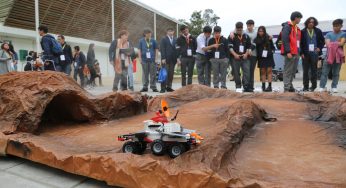 Estudiantes de educación media construyen prototipos de vehículos espaciales para explorar Marte