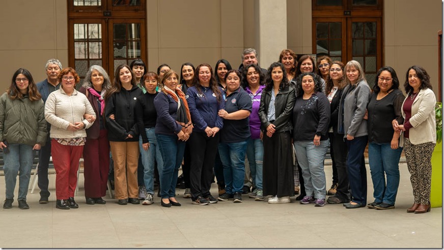 FOTO GRUPA EN UNIVERSIDAD