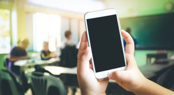 Psicóloga analizó proyecto que busca prohibir el uso de celulares en colegios
