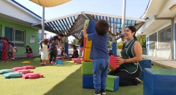Niños y niñas disfrutan con talleres de deporte y magia en programa de verano de Fundación Integra