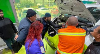 Taxistas de la región recibieron inducción en vehículos eléctricos en laboratorio de mecánica de Duoc UC Sede Valparaíso
