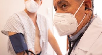 Vasectomías en Chile aumentan en un 500%: ¿Qué pasa cuando un hombre se arrepiente y quiere ser padre?
