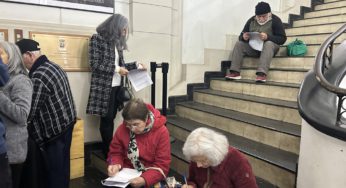 Académica UNAB desarrolla investigación sobre beneficios del cine club para los adultos mayores
