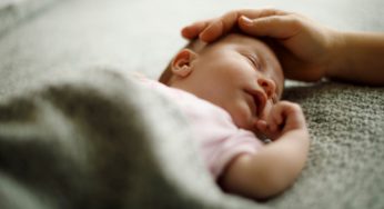 Pediatra cuenta qué deben saber los padres y cuidadores sobre el cuidado de la piel de los bebés