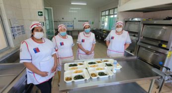 Charquicán, pan con palta y hasta mix de ensaladas prepararon este 2024 las manipuladoras de alimentos de Junaeb