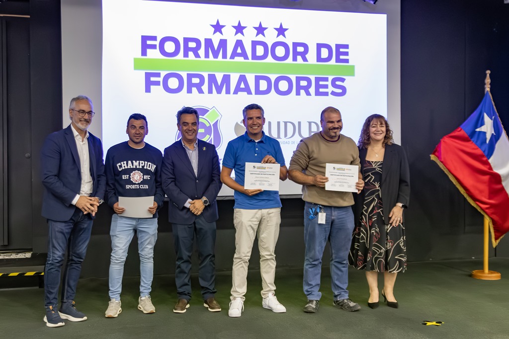 Everton y UDLA certifican a 50 técnicos de fútbol amateur a través del Programa Formador de Formadores