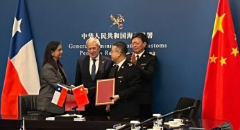 Chile y China firman protocolos para ampliar las exportaciones de frutas y carne