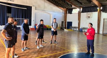 Educación Física UNAB realiza capacitación en gimnasia escolar en The Mackay School