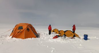 Académicos UNAB realizan expedición para comprender los efectos del cambio climático en la Antártica