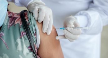 Experta en salud aclara los mitos en torno a las vacunas en Chile