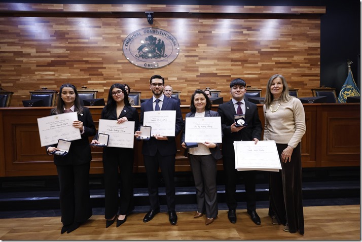 Estudiantes torneo debates 12