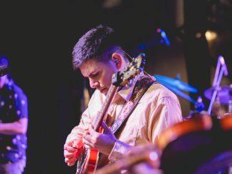 Luciano Vergara Ensamble en una presentación en vivo interpretando su álbum Música para romper ciclos