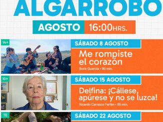 Vecinos de Algarrobo asistiendo a una función de cine chileno en un centro comunitario