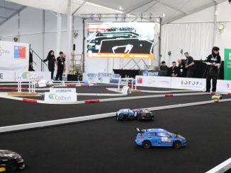 Estudiantes chilenos compitiendo con autos a escala propulsados por hidrógeno verde en el H2 Grand Prix