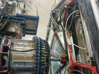 Equipo del CCTVal trabajando en el sistema Double Target para el experimento de física nuclear en Jefferson Lab