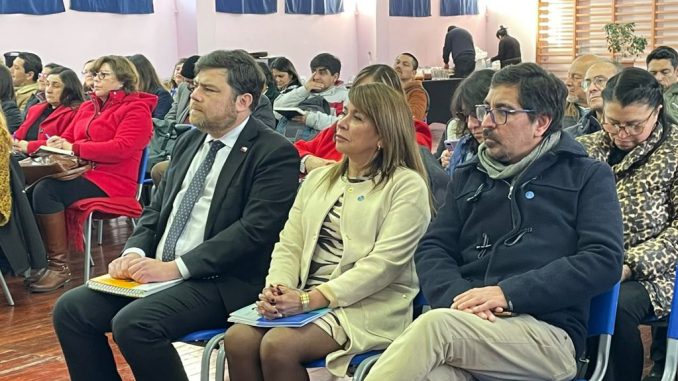 Docentes en jornada de capacitación sobre comercio exterior y política comercial en Liceo Matilde Brandau de Ross de Valparaíso.