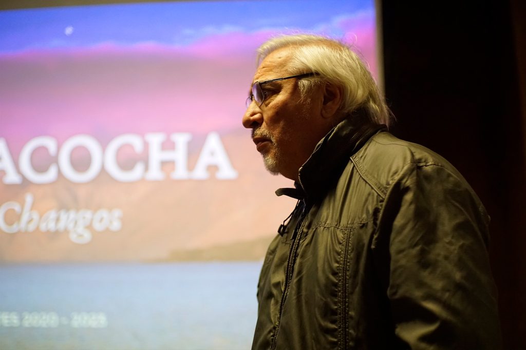 Escena del documental Mamacocha que muestra el vínculo ancestral del pueblo chango con la costa del norte de Chile.