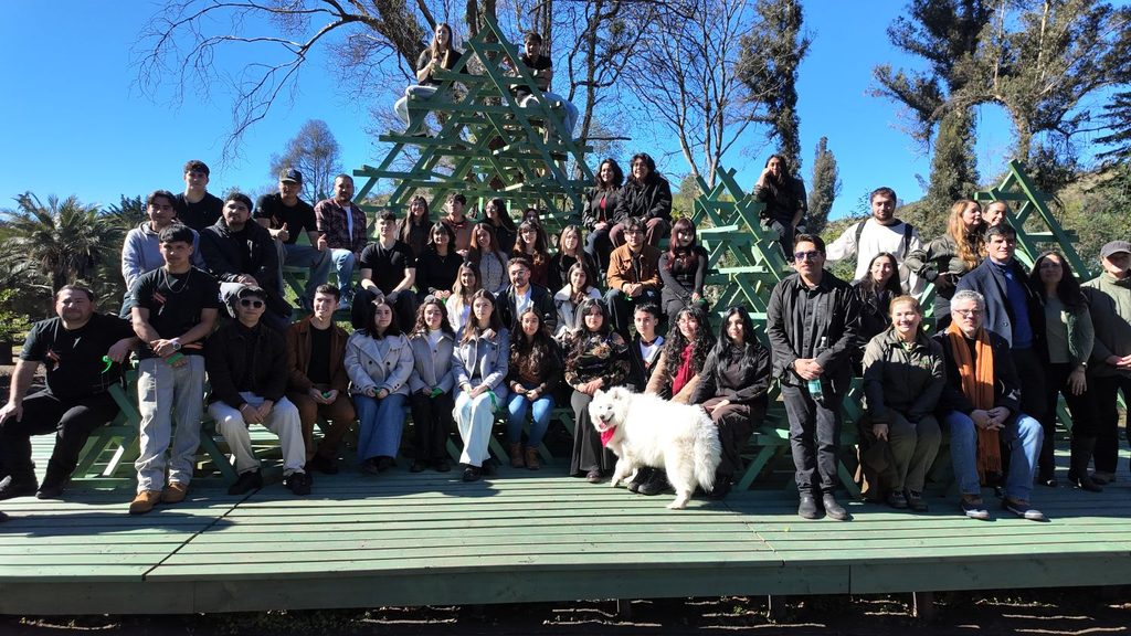 Pabellón 30 construido por estudiantes de arquitectura de la USM en el Jardín Botánico de Viña del Mar.