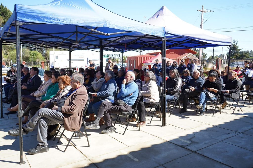 Autoridades locales junto a representantes del IPS ChileAtiende inaugurando el nuevo centro virtual en El Tabo