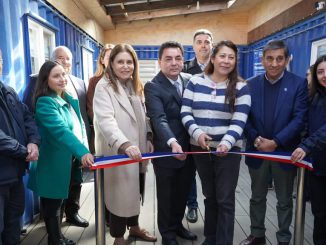 Autoridades locales junto a representantes del IPS ChileAtiende inaugurando el nuevo centro virtual en El Tabo