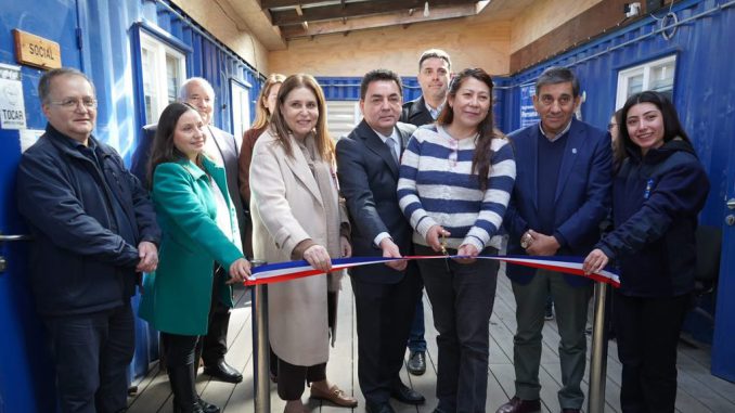 Autoridades locales junto a representantes del IPS ChileAtiende inaugurando el nuevo centro virtual en El Tabo
