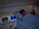 Paciente realizándose una sesión de diálisis peritoneal en su hogar