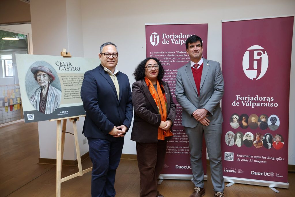 Exposición Forjadoras de Valparaíso instalada en la Universidad Técnica Federico Santa María