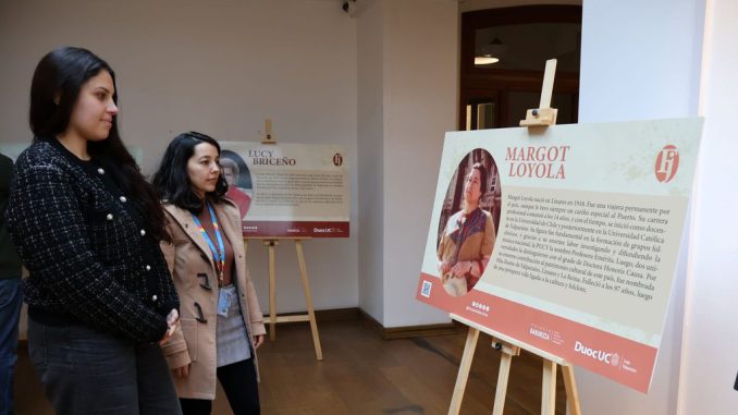 Exposición Forjadoras de Valparaíso instalada en la Universidad Técnica Federico Santa María