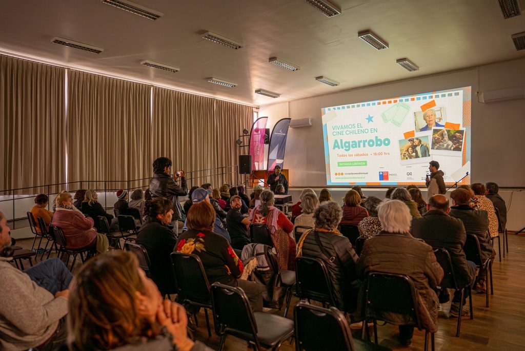 Escena de la película chilena Mil pedazos durante su exhibición cultural en Algarrobo