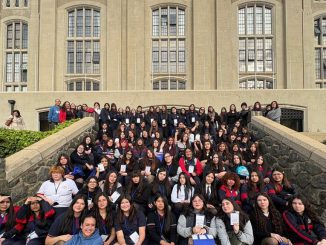 Estudiantes de zonas rurales participando en talleres científicos en el Campus Casa Central de la USM.