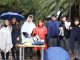 Estudiantes de liceos Red SOFOFA utilizando kits de lluvia para asistir a clases durante días de precipitaciones.