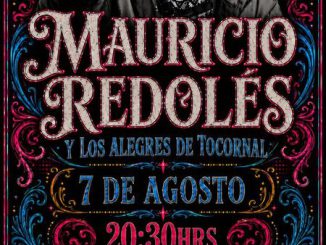 Mauricio Redolés y su banda Los Alegres de Tocornal durante una presentación en vivo