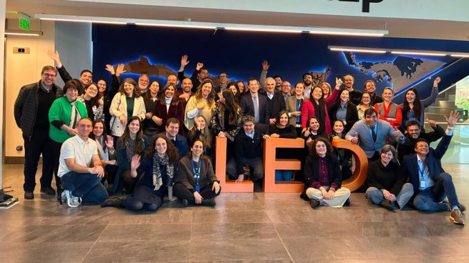 Tres destacados directores educativos de Valparaíso galardonados en la ceremonia nacional Premio LED 2026
