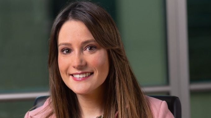 Estudiantes y profesionales en un entorno de entrenamiento tecnológico para la industria minera en Valparaíso