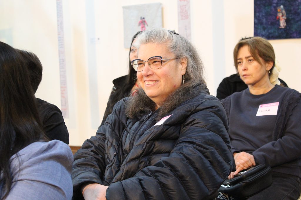 Mujeres de Villa Alemana participando en la Escuela de Emprendimiento de Santo Tomás Viña del Mar