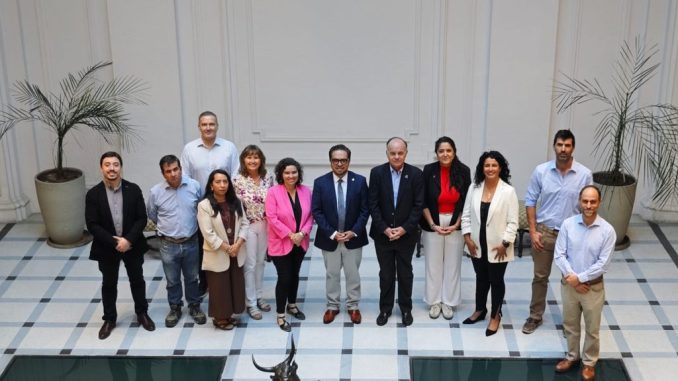 Directorio de la nueva asociación gremial AgroQuinta trabajando en proyectos para el desarrollo agrícola de Valparaíso