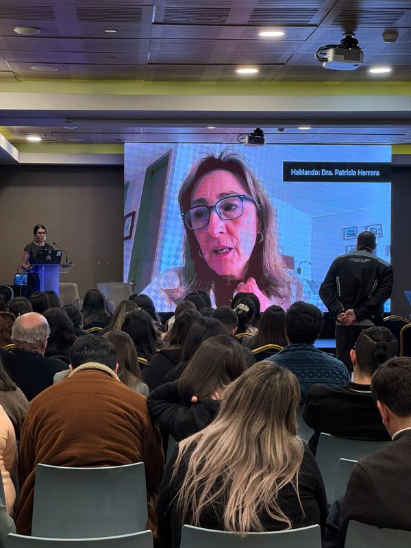 Especialistas en nefrología debaten sobre mejoras en la atención de pacientes con diálisis crónica en Chile