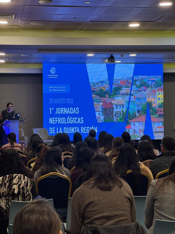 Especialistas en nefrología debaten sobre mejoras en la atención de pacientes con diálisis crónica en Chile