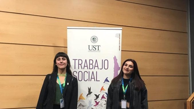 Estudiantes de Trabajo Social de Santo Tomás premiadas por su investigación sobre violencia de género en plataformas digitales.
