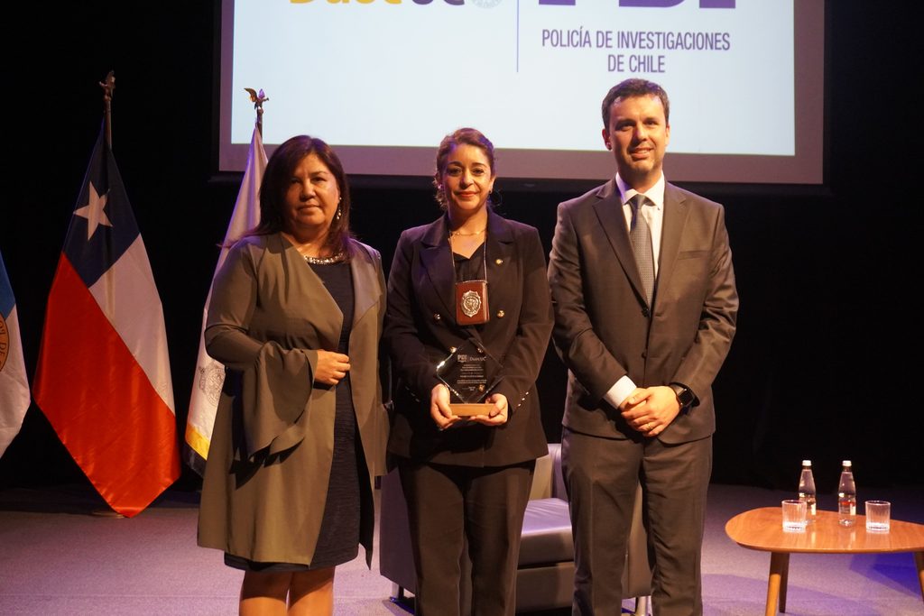 Autoridades y estudiantes participan en la conmemoración del aniversario de la Brigada Investigadora del Cibercrimen en Duoc UC Valparaíso