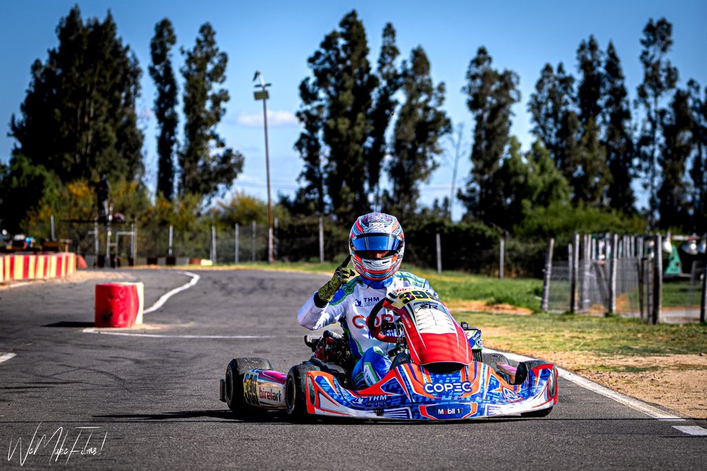 Tomas Mercado celebrando su titulo de campeon nacional de karting Rotax Chile 2026