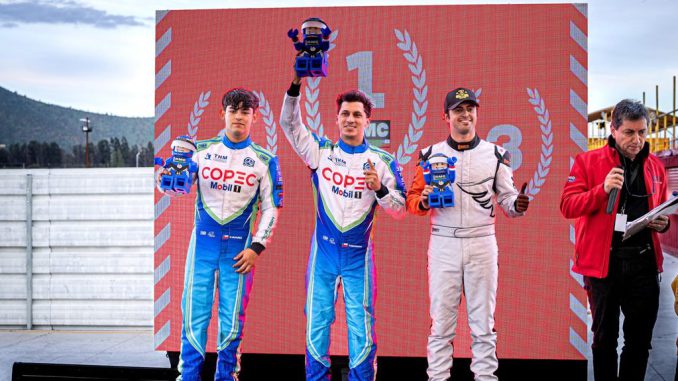 Tomas Mercado celebrando su titulo de campeon nacional de karting Rotax Chile 2026