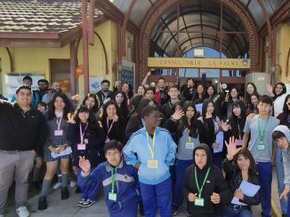 Estudiantes de escuelas rurales de Quillota recorriendo las instalaciones de salud en la iniciativa Cesfam Teens.