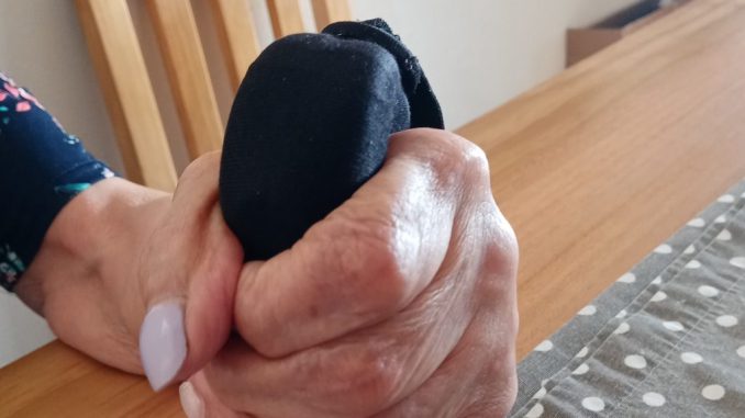Dispositivo de vibración focal desarrollado por la USM para tratar la rizartrosis en el pulgar